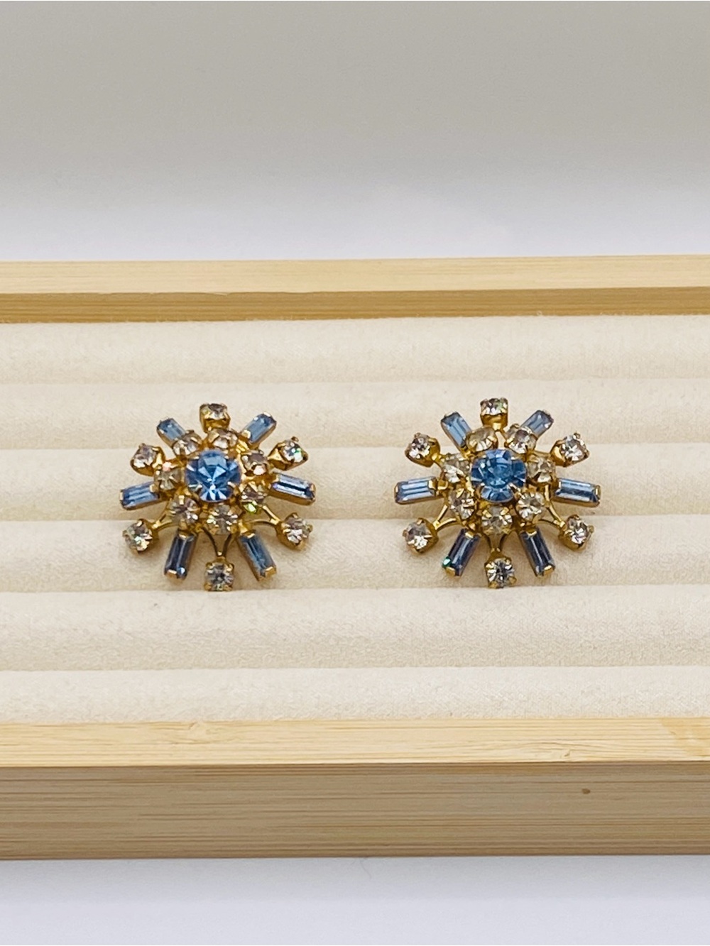 Vintage Blue Rhinestone Snowflake Starburst Earrings Gold Tone Clip On Costume